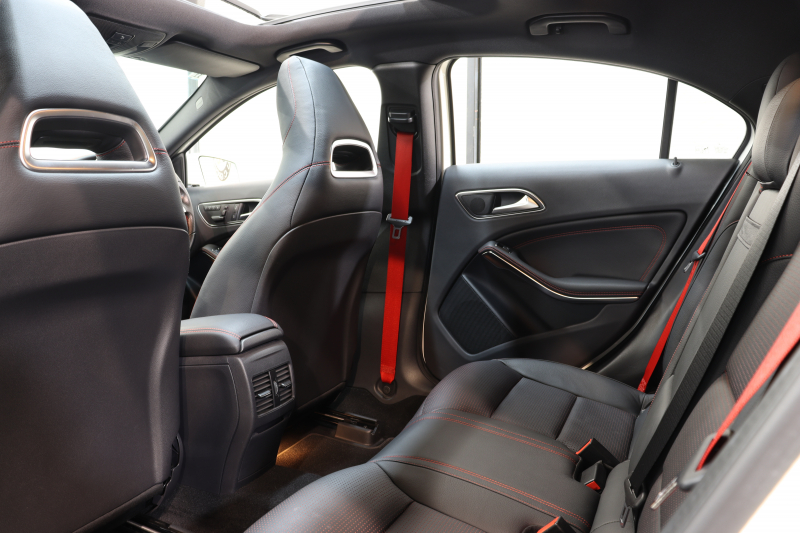 AMG Aクラス A45 4MATIC ﾚｰﾀﾞｰｾｰﾌﾃｨPKG　1ｵｰﾅｰ 黒本革 ﾊﾟﾉﾗﾏSR HDDﾅﾋﾞTV BT音楽 Bｶﾒﾗ PTS DSRC ｷｾﾉﾝﾗｲﾄ ﾚｯﾄﾞｼｰﾄﾍﾞﾙﾄ AMG専用装備&ﾁｭｰﾆﾝｸﾞ 7AT　2年保証