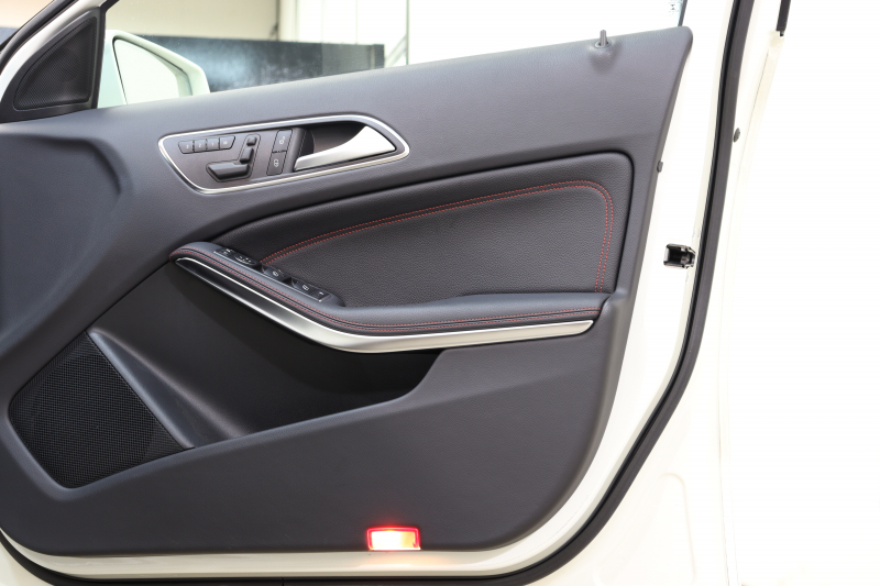AMG Aクラス A45 4MATIC ﾚｰﾀﾞｰｾｰﾌﾃｨPKG　1ｵｰﾅｰ 黒本革 ﾊﾟﾉﾗﾏSR HDDﾅﾋﾞTV BT音楽 Bｶﾒﾗ PTS DSRC ｷｾﾉﾝﾗｲﾄ ﾚｯﾄﾞｼｰﾄﾍﾞﾙﾄ AMG専用装備&ﾁｭｰﾆﾝｸﾞ 7AT　2年保証