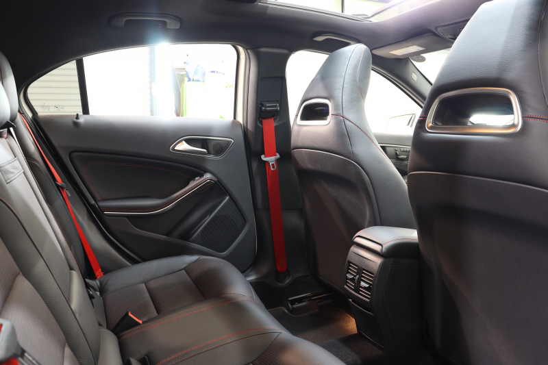 AMG Aクラス A45 4MATIC ﾚｰﾀﾞｰｾｰﾌﾃｨPKG　1ｵｰﾅｰ 黒本革 ﾊﾟﾉﾗﾏSR HDDﾅﾋﾞTV BT音楽 Bｶﾒﾗ PTS DSRC ｷｾﾉﾝﾗｲﾄ ﾚｯﾄﾞｼｰﾄﾍﾞﾙﾄ AMG専用装備&ﾁｭｰﾆﾝｸﾞ 7AT　2年保証
