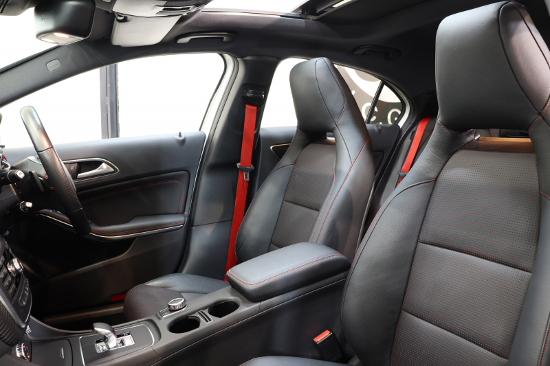 AMG Aクラス A45 4MATIC ﾚｰﾀﾞｰｾｰﾌﾃｨPKG　1ｵｰﾅｰ 黒本革 ﾊﾟﾉﾗﾏSR HDDﾅﾋﾞTV BT音楽 Bｶﾒﾗ PTS DSRC ｷｾﾉﾝﾗｲﾄ ﾚｯﾄﾞｼｰﾄﾍﾞﾙﾄ AMG専用装備&ﾁｭｰﾆﾝｸﾞ 7AT　2年保証