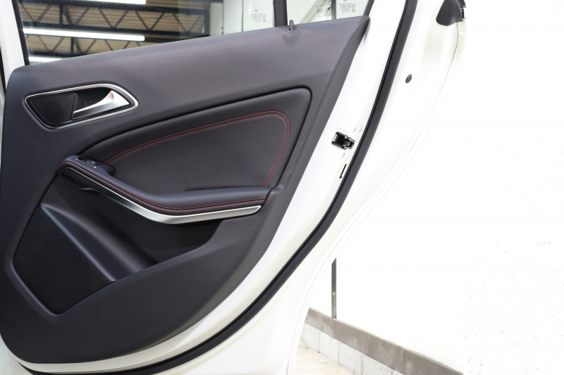 AMG Aクラス A45 4MATIC ﾚｰﾀﾞｰｾｰﾌﾃｨPKG　1ｵｰﾅｰ 黒本革 ﾊﾟﾉﾗﾏSR HDDﾅﾋﾞTV BT音楽 Bｶﾒﾗ PTS DSRC ｷｾﾉﾝﾗｲﾄ ﾚｯﾄﾞｼｰﾄﾍﾞﾙﾄ AMG専用装備&ﾁｭｰﾆﾝｸﾞ 7AT　2年保証