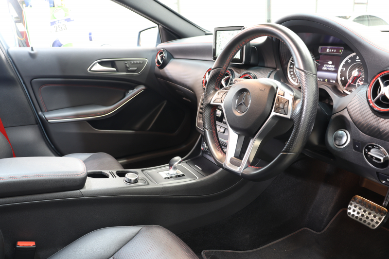 AMG Aクラス A45 4MATIC ﾚｰﾀﾞｰｾｰﾌﾃｨPKG　中期 ｷｰﾚｽｺﾞｰ 黒本革 ﾚｯﾄﾞｼｰﾄﾍﾞﾙﾄ ﾊﾟﾉﾗﾏSR HDDﾅﾋﾞTV&ｷｬﾝｾﾗｰ ﾊﾞｯｸｶﾒﾗ PTS ｷｾﾉﾝ AMG専用装備&ﾁｭｰﾆﾝｸﾞ 7AT 希少色ﾕﾆﾊﾞｰｽﾌﾞﾙｰ　2年保証