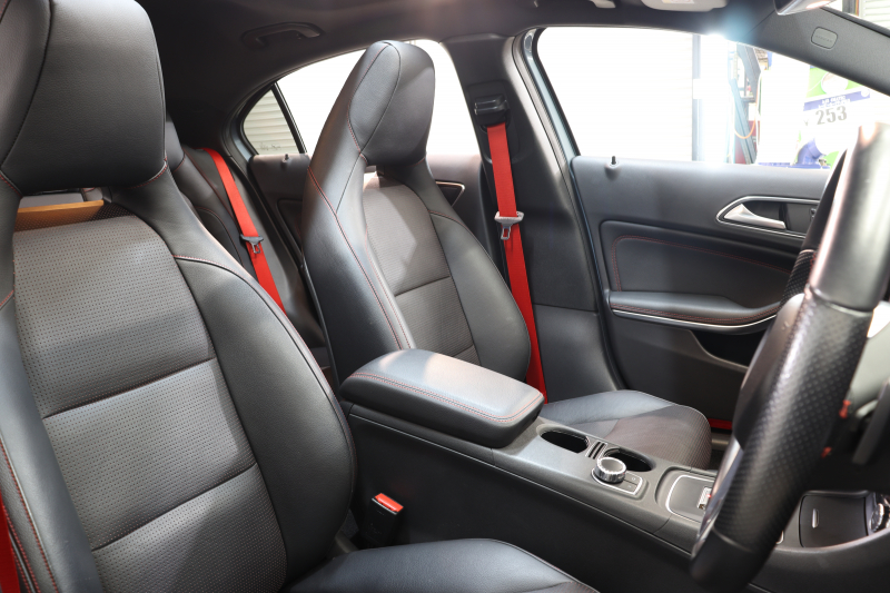 AMG Aクラス A45 4MATIC ﾚｰﾀﾞｰｾｰﾌﾃｨPKG　中期 ｷｰﾚｽｺﾞｰ 黒本革 ﾚｯﾄﾞｼｰﾄﾍﾞﾙﾄ ﾊﾟﾉﾗﾏSR HDDﾅﾋﾞTV&ｷｬﾝｾﾗｰ ﾊﾞｯｸｶﾒﾗ PTS ｷｾﾉﾝ AMG専用装備&ﾁｭｰﾆﾝｸﾞ 7AT 希少色ﾕﾆﾊﾞｰｽﾌﾞﾙｰ　2年保証