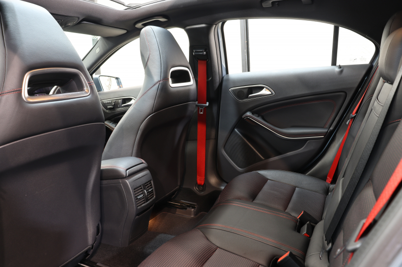 AMG Aクラス A45 4MATIC ﾚｰﾀﾞｰｾｰﾌﾃｨPKG　中期 ｷｰﾚｽｺﾞｰ 黒本革 ﾚｯﾄﾞｼｰﾄﾍﾞﾙﾄ ﾊﾟﾉﾗﾏSR HDDﾅﾋﾞTV&ｷｬﾝｾﾗｰ ﾊﾞｯｸｶﾒﾗ PTS ｷｾﾉﾝ AMG専用装備&ﾁｭｰﾆﾝｸﾞ 7AT 希少色ﾕﾆﾊﾞｰｽﾌﾞﾙｰ　2年保証