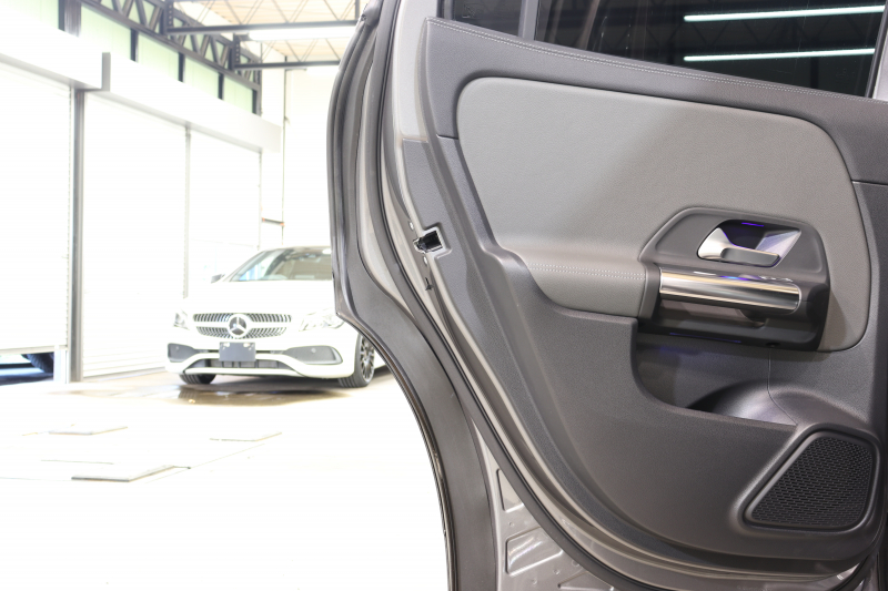AMG GLA GLA45S 4MATIC+ ﾚｰﾀﾞｰｾｰﾌﾃｨPKG　現行 ｷｰﾚｽｺﾞｰ 灰/黒本革 ﾊﾟﾉﾗﾏSR MBUXﾅﾋﾞTV BT音楽 360ｶﾒﾗ PTS LEDﾗｲﾄ ﾊﾝｽﾞﾌﾘｰA AMG専用装備&ﾁｭｰﾆﾝｸﾞ ﾜｲﾔﾚｽ充電 8AT 希少色ﾏｳﾝﾃﾝｸﾞﾚｰ　2年保証