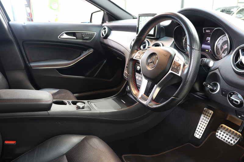 メルセデスベンツ GLA GLA250 4MATIC ｽﾎﾟｰﾂ AMGｴｸｽｸﾙｰｼﾌﾞ&ﾚｰﾀﾞｰｾｰﾌﾃｨPKG　ﾚｯﾄﾞｽﾃｯﾁ入りﾌﾞﾗｯｸﾚｻﾞｰｼｰﾄ 純正HDDﾅﾋﾞTV BT音楽 ﾊﾞｯｸ/ｻｲﾄﾞ/ﾌﾛﾝﾄｶﾒﾗ PTS DSRC ｷｾﾉﾝ 自動Rｹﾞｰﾄ AMGｴｱﾛ&18AW ﾀﾞｲﾅﾐｯｸｾﾚｸﾄ ﾊﾞﾘｭｰPKGﾌﾟﾗｽ ﾄﾞﾗﾚｺ　2年保証