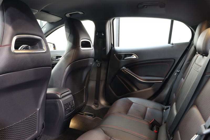 メルセデスベンツ GLA GLA250 4MATIC ｽﾎﾟｰﾂ AMGｴｸｽｸﾙｰｼﾌﾞ&ﾚｰﾀﾞｰｾｰﾌﾃｨPKG　ﾚｯﾄﾞｽﾃｯﾁ入りﾌﾞﾗｯｸﾚｻﾞｰｼｰﾄ 純正HDDﾅﾋﾞTV BT音楽 ﾊﾞｯｸ/ｻｲﾄﾞ/ﾌﾛﾝﾄｶﾒﾗ PTS DSRC ｷｾﾉﾝ 自動Rｹﾞｰﾄ AMGｴｱﾛ&18AW ﾀﾞｲﾅﾐｯｸｾﾚｸﾄ ﾊﾞﾘｭｰPKGﾌﾟﾗｽ ﾄﾞﾗﾚｺ　2年保証
