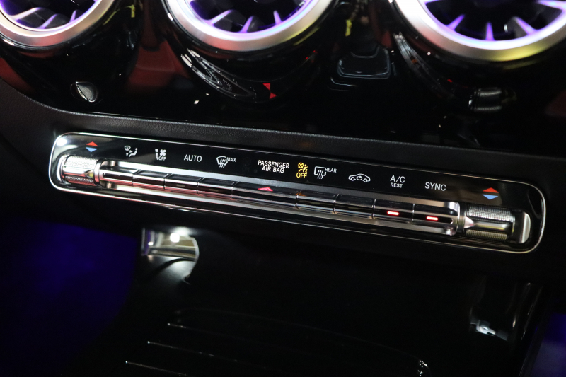 メルセデスベンツ Aクラス A180ｽﾀｲﾙ AMGﾗｲﾝ AMGﾚｻﾞｰｴｸｽｸﾙｰｼﾌﾞ&ﾅﾋﾞｹﾞｰｼｮﾝ&ﾚｰﾀﾞｰｾｰﾌﾃｨPKG　1ｵｰﾅｰ ｷｰﾚｽｺﾞｰ 赤/黒本革 MBUXﾅﾋﾞTV BT音楽 ﾊﾞｯｸｶﾒﾗ PTS LEDﾗｲﾄ AMGｴｱﾛ&18AW ﾜｲﾔﾚｽ充電 7AT 希少色ﾓﾊｰﾍﾞｼﾙﾊﾞｰ　2年保証