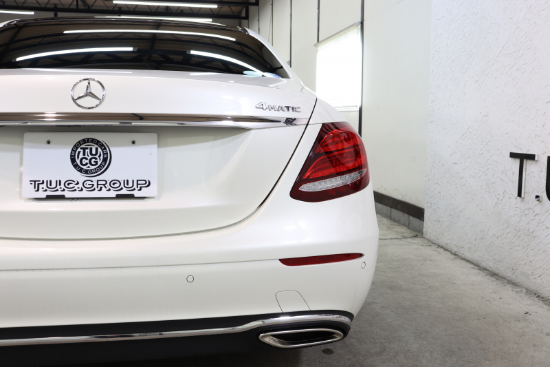メルセデスベンツ Eクラス E400 4MATIC ｴｸｽｸﾙｰｼﾌﾞ ｴｸｽｸﾙｰｼﾌﾞ&ﾚｰﾀﾞｰｾｰﾌﾃｨPKG　ｷｰﾚｽｺﾞｰ 黒本革 ﾊﾟﾉﾗﾏSR HDDﾅﾋﾞTV ｽﾏﾎ連携 ﾌﾞﾙﾒｽﾀｰ 360ｶﾒﾗ PTS LEDﾗｲﾄ 自動ﾄﾗﾝｸ ﾊﾝｽﾞﾌﾘｰA 専用ｴｸｽﾃﾘｱ 9AT　2年保証
