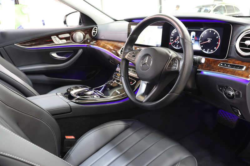 メルセデスベンツ Eクラス E400 4MATIC ｴｸｽｸﾙｰｼﾌﾞ ｴｸｽｸﾙｰｼﾌﾞ&ﾚｰﾀﾞｰｾｰﾌﾃｨPKG　ｷｰﾚｽｺﾞｰ 黒本革 ﾊﾟﾉﾗﾏSR HDDﾅﾋﾞTV ｽﾏﾎ連携 ﾌﾞﾙﾒｽﾀｰ 360ｶﾒﾗ PTS LEDﾗｲﾄ 自動ﾄﾗﾝｸ ﾊﾝｽﾞﾌﾘｰA 専用ｴｸｽﾃﾘｱ 9AT　2年保証