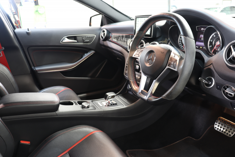 AMG GLA GLA45 4MATIC ｴﾃﾞｨｼｮﾝ1 ﾚｰﾀﾞｰｾｰﾌﾃｨPKG　300台限定車 専用黒本革 HDDﾅﾋﾞTV ﾊﾞｯｸｶﾒﾗ PTS ｷｾﾉﾝﾗｲﾄ 自動Rｹﾞｰﾄ AMG専用装備&ﾁｭｰﾆﾝｸﾞ 専用ｴｱﾛ&ﾃﾞｶｰﾙ 7AT　2年保証