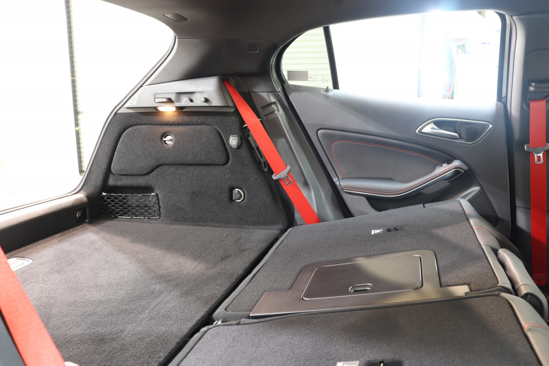 AMG GLA GLA45 4MATIC ｴﾃﾞｨｼｮﾝ1 ﾚｰﾀﾞｰｾｰﾌﾃｨPKG　300台限定車 専用黒本革 HDDﾅﾋﾞTV ﾊﾞｯｸｶﾒﾗ PTS ｷｾﾉﾝﾗｲﾄ 自動Rｹﾞｰﾄ AMG専用装備&ﾁｭｰﾆﾝｸﾞ 専用ｴｱﾛ&ﾃﾞｶｰﾙ 7AT　2年保証