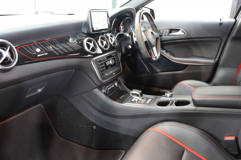 AMG GLA GLA45 4MATIC ｴﾃﾞｨｼｮﾝ1 ﾚｰﾀﾞｰｾｰﾌﾃｨPKG　300台限定車 専用黒本革 HDDﾅﾋﾞTV ﾊﾞｯｸｶﾒﾗ PTS ｷｾﾉﾝﾗｲﾄ 自動Rｹﾞｰﾄ AMG専用装備&ﾁｭｰﾆﾝｸﾞ 専用ｴｱﾛ&ﾃﾞｶｰﾙ 7AT　2年保証