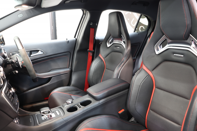 AMG GLA GLA45 4MATIC ｴﾃﾞｨｼｮﾝ1 ﾚｰﾀﾞｰｾｰﾌﾃｨPKG　300台限定車 専用黒本革 HDDﾅﾋﾞTV ﾊﾞｯｸｶﾒﾗ PTS ｷｾﾉﾝﾗｲﾄ 自動Rｹﾞｰﾄ AMG専用装備&ﾁｭｰﾆﾝｸﾞ 専用ｴｱﾛ&ﾃﾞｶｰﾙ 7AT　2年保証