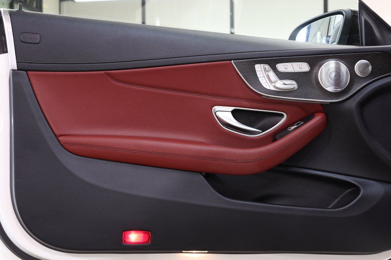 AMG Cクラス C43 4MATIC ｶﾌﾞﾘｵﾚ ﾚｰﾀﾞｰｾｰﾌﾃｨPKG　後期 赤本革 ｴｱｽｶｰﾌ ﾍｯﾄﾞｱｯﾌﾟD HDDﾅﾋﾞTV ｽﾏﾎ連携 ﾌﾞﾙﾒｽﾀｰ ﾊﾞｯｸｶﾒﾗ PTS LEDﾗｲﾄ AMG専用装備&ﾁｭｰﾆﾝｸﾞﾀﾞｲﾅﾐｯｸｾﾚｸﾄ ﾊﾟﾅﾒﾘｶｰﾅｸﾞﾘﾙ 赤幌 9AT　2年保証