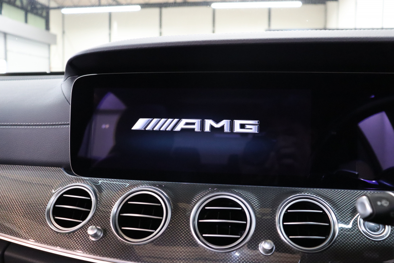 AMG Eクラス E53 4MATIC+ ｴｸｽｸﾙｰｼﾌﾞ&ﾚｰﾀﾞｰｾｰﾌﾃｨPKG　ISG搭載 後期 ｷｰﾚｽｺﾞｰ 黒本革 ﾍﾞﾝﾁﾚｰﾀｰ ﾊﾟﾉﾗﾏSR ﾍｯﾄﾞｱｯﾌﾟD MBUXﾅﾋﾞTV&ARﾅﾋﾞTV ｽﾏﾎ連携 ﾌﾞﾙﾒｽﾀｰ 360ｶﾒﾗ PTS LEDﾗｲﾄ 自動ﾄﾗﾝｸ AMG専用装備&ﾁｭｰﾆﾝｸﾞ ﾜｲﾔﾚｽ充電 9AT　2年保証
