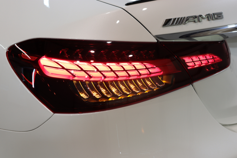 AMG Eクラス E53 4MATIC+ ｴｸｽｸﾙｰｼﾌﾞ&ﾚｰﾀﾞｰｾｰﾌﾃｨPKG　ISG搭載 後期 ｷｰﾚｽｺﾞｰ 黒本革 ﾍﾞﾝﾁﾚｰﾀｰ ﾊﾟﾉﾗﾏSR ﾍｯﾄﾞｱｯﾌﾟD MBUXﾅﾋﾞTV&ARﾅﾋﾞ&ARﾅﾋﾞ ｽﾏﾎ連携 ﾌﾞﾙﾒｽﾀｰ 360ｶﾒﾗ PTS LEDﾗｲﾄ 自動ﾄﾗﾝｸ AMG専用装備&ﾁｭｰﾆﾝｸﾞ ﾜｲﾔﾚｽ充電 9AT　2年保証