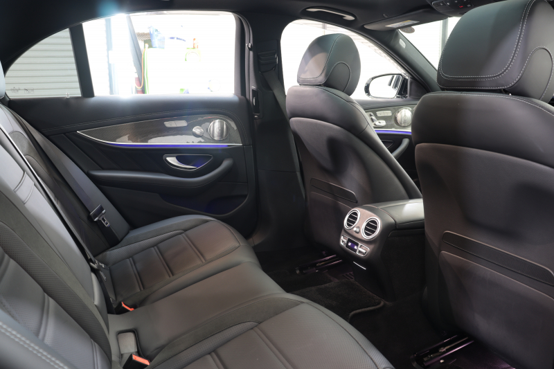 AMG Eクラス E53 4MATIC+ ｴｸｽｸﾙｰｼﾌﾞ&ﾚｰﾀﾞｰｾｰﾌﾃｨPKG　ISG搭載 後期 ｷｰﾚｽｺﾞｰ 黒本革 ﾍﾞﾝﾁﾚｰﾀｰ ﾊﾟﾉﾗﾏSR ﾍｯﾄﾞｱｯﾌﾟD MBUXﾅﾋﾞTV&ARﾅﾋﾞ&ARﾅﾋﾞ ｽﾏﾎ連携 ﾌﾞﾙﾒｽﾀｰ 360ｶﾒﾗ PTS LEDﾗｲﾄ 自動ﾄﾗﾝｸ AMG専用装備&ﾁｭｰﾆﾝｸﾞ ﾜｲﾔﾚｽ充電 9AT　2年保証