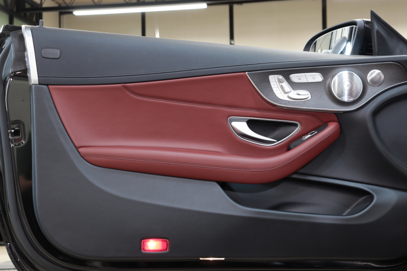 AMG Cクラス C43 4MATIC ｶﾌﾞﾘｵﾚ ﾚｰﾀﾞｰｾｰﾌﾃｨPKG　後期 赤本革 ｴｱｽｶｰﾌ ﾍｯﾄﾞｱｯﾌﾟD HDDﾅﾋﾞTV ｽﾏﾎ連携 ﾌﾞﾙﾒｽﾀｰ ﾊﾞｯｸｶﾒﾗ PTS LEDﾗｲﾄ AMG専用装備&ﾁｭｰﾆﾝｸﾞﾀﾞｲﾅﾐｯｸｾﾚｸﾄ ﾊﾟﾅﾒﾘｶｰﾅｸﾞﾘﾙ 赤幌 9AT　2年保証