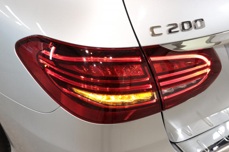 メルセデスベンツ Cクラス C200ｽﾃｰｼｮﾝﾜｺﾞﾝ AVG AMGﾗｲﾝ ﾚｰﾀﾞｰｾｰﾌﾃｨPKG　BSG搭載 後期 ｷｰﾚｽｺﾞｰ 黒革 HDDﾅﾋﾞTV ｽﾏﾎ連携 ﾊﾞｯｸｶﾒﾗ PTS LEDﾗｲﾄ 自動Rｹﾞｰﾄ AMGｴｱﾛ&18AW ﾀﾞｲﾅﾐｯｸS ｴｱｻｽ 9AT　2年保証