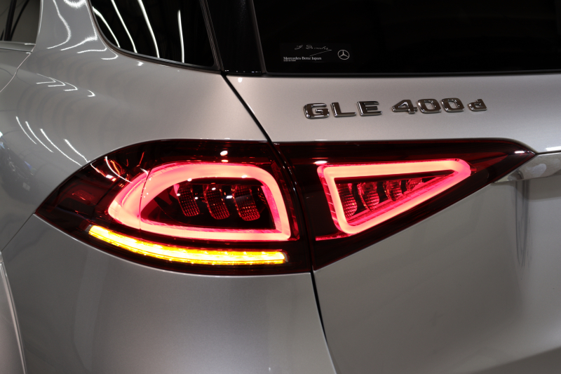 メルセデスベンツ GLE GLE400d 4MATIC ｽﾎﾟｰﾂ ﾚｻﾞｰｴｸｽｸﾙｰｼﾌﾞ&ﾚｰﾀﾞｰｾｰﾌﾃｨPKG　MEｺﾈｸﾄ ｷｰﾚｽｺﾞｰ 黒/白本革 ﾍﾞﾝﾁﾚｰﾀｰ ﾊﾟﾉﾗﾏSR HUD MBUXﾅﾋﾞTV BT音楽 ﾌﾞﾙﾒｽﾀｰ 360ｶﾒﾗ PTS LEDﾗｲﾄ ﾊﾝｽﾞﾌﾘｰA AMGｴｱﾛ&20AW ﾜｲﾔﾚｽ充電 ｴｱｻｽ 9AT　2年保証