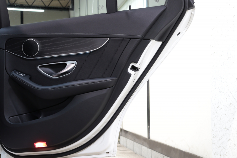 メルセデスベンツ Cクラス C200ｽﾃｰｼｮﾝﾜｺﾞﾝ ｽﾎﾟｰﾂ ﾚｰﾀﾞｰｾｰﾌﾃｨPKG　ｷｰﾚｽｺﾞｰ 黒革 ｼｰﾄﾋｰﾀｰ ﾍｯﾄﾞｱｯﾌﾟD HDDﾅﾋﾞTV BT音楽 ﾊﾞｯｸｶﾒﾗ PTS LEDﾗｲﾄ 自動Rｹﾞｰﾄ AMGｴｱﾛ&18AW ﾀﾞｲﾅﾐｯｸS ｴｱｻｽ 7AT　2年保証