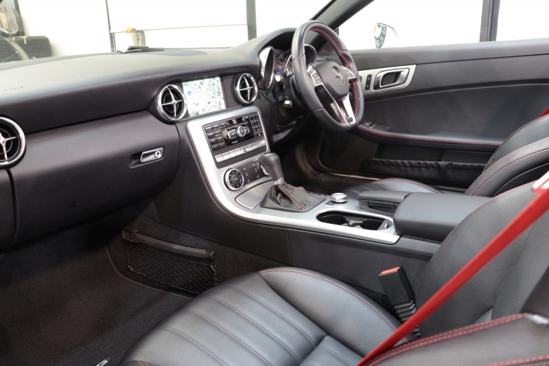 メルセデスベンツ SLKクラス SLK200 AMGｽﾎﾟｰﾂ&ﾚｰﾀﾞｰｾｰﾌﾃｨPKG　中期 ｷｰﾚｽｺﾞｰ 黒本革 ｴｱｽｶｰﾌ ｼｰﾄﾋｰﾀｰ ﾏｼﾞｯｸｽｶｲR HDDﾅﾋﾞTV BT音楽 PTS DSRC ｷｾﾉﾝﾗｲﾄ&ｳｫｯｼｬｰ AMGｴｱﾛ&18AW ﾚｯﾄﾞｼｰﾄﾍﾞﾙﾄ 7AT　2年保証