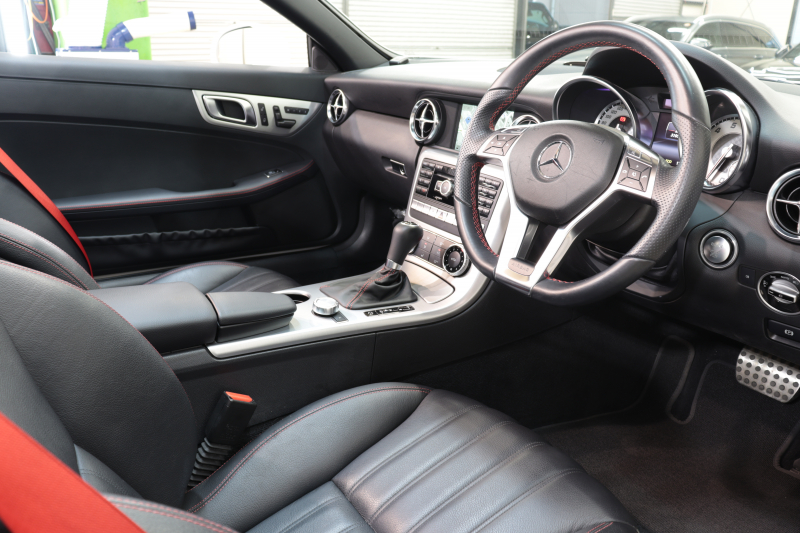メルセデスベンツ SLKクラス SLK200 AMGｽﾎﾟｰﾂ&ﾚｰﾀﾞｰｾｰﾌﾃｨPKG　中期 ｷｰﾚｽｺﾞｰ 黒本革 ｴｱｽｶｰﾌ ｼｰﾄﾋｰﾀｰ ﾏｼﾞｯｸｽｶｲR HDDﾅﾋﾞTV BT音楽 PTS DSRC ｷｾﾉﾝﾗｲﾄ&ｳｫｯｼｬｰ AMGｴｱﾛ&18AW ﾚｯﾄﾞｼｰﾄﾍﾞﾙﾄ 7AT　2年保証