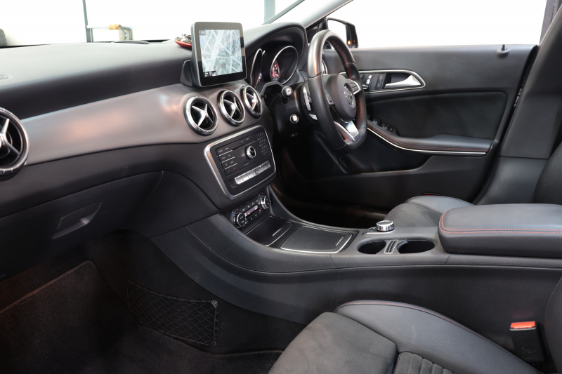 メルセデスベンツ CLAクラス CLA180ｼｭｰﾃｨﾝｸﾞﾌﾞﾚｰｸ AMGｽﾀｲﾙ AMGﾌﾟﾚﾐｱﾑ&ﾚｰﾀﾞｰｾｰﾌﾃｨPKG　後期 ｷｰﾚｽｺﾞｰ ﾚｻﾞｰDINAMICAｼｰﾄ ｼｰﾄﾋｰﾀｰ ﾊﾟﾉﾗﾏSR HDDﾅﾋﾞTV ｽﾏﾎ連携 harman/kardon Bｶﾒﾗ PTS DSRC LEDﾗｲﾄ 自動Rｹﾞｰﾄ AMGｴｱﾛ&18AW 7AT　2年保証