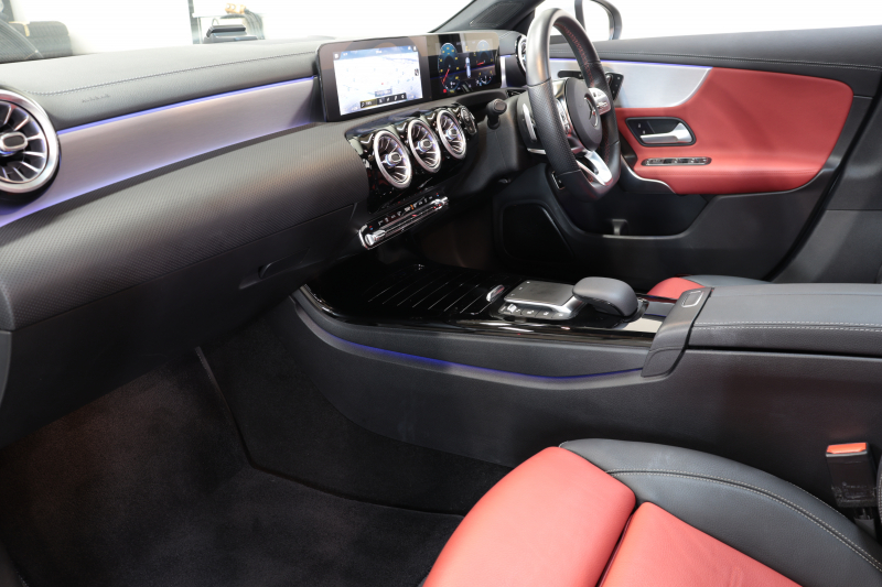 メルセデスベンツ CLAクラス CLA200d ｼｭｰﾃｨﾝｸﾞﾌﾞﾚｰｸ AMGﾗｲﾝ ﾚｻﾞｰｴｸｽｸﾙｰｼﾌﾞ&ｱﾄﾞﾊﾞﾝｽﾄﾞ&ﾅﾋﾞｹﾞｰｼｮﾝ&ﾚｰﾀﾞｰｾｰﾌﾃｨPKG　ｷｰﾚｽｺﾞｰ 赤/黒本革 ﾊﾟﾉﾗﾏSR HUD MBUXﾅﾋﾞTV BT音楽 ｱﾄﾞﾊﾞﾝｽﾄﾞｻｳﾝﾄﾞ 360ｶﾒﾗ PTS LEDﾗｲﾄ AMGｴｱﾛ&18AW ﾜｲﾔﾚｽ充電 8AT　2年保証