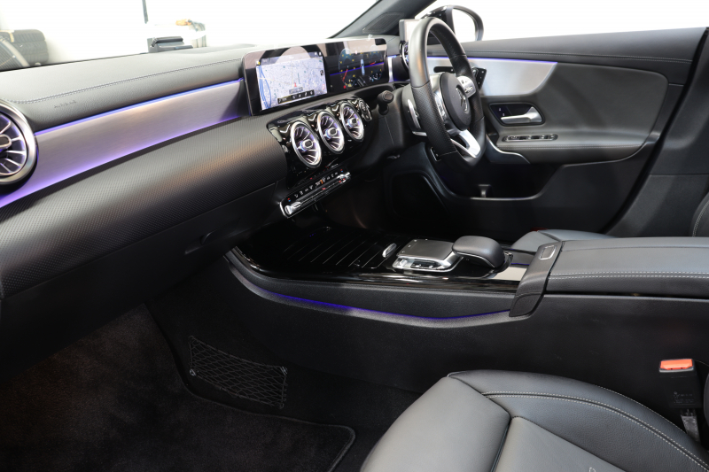 メルセデスベンツ CLAクラス CLA200d ｼｭｰﾃｨﾝｸﾞﾌﾞﾚｰｸ AMGﾗｲﾝ ﾚｻﾞｰｴｸｽｸﾙｰｼﾌﾞ&ｱﾄﾞﾊﾞﾝｽﾄﾞ&ﾅﾋﾞｹﾞｰｼｮﾝ&ﾚｰﾀﾞｰｾｰﾌﾃｨPKG　ｷｰﾚｽｺﾞｰ 灰/黒本革 ﾊﾟﾉﾗﾏSR HUD MBUXﾅﾋﾞTV BT音楽 ｱﾄﾞﾊﾞﾝｽﾄﾞｻｳﾝﾄﾞ 360ｶﾒﾗ PTS LEDﾗｲﾄ AMGｴｱﾛ&18AW ﾜｲﾔﾚｽ充電 8AT　2年保証