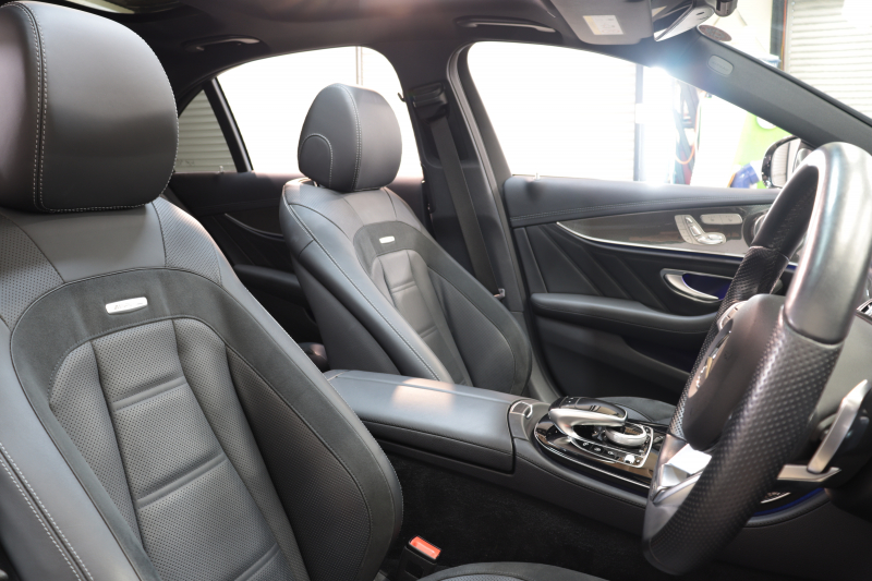 AMG Eクラス E43 4MATIC ｴｸｽｸﾙｰｼﾌﾞ&ﾚｰﾀﾞｰｾｰﾌﾃｨPKG　ｷｰﾚｽｺﾞｰ 黒本革 ﾍﾞﾝﾁﾚｰﾀｰ ﾏｯｻｰｼﾞ機能 ﾊﾟﾉﾗﾏSR ﾍｯﾄﾞｱｯﾌﾟD HDDﾅﾋﾞTV ｽﾏﾎ連携 ﾌﾞﾙﾒｽﾀｰ 360ｶﾒﾗ PTS LEDﾗｲﾄ ﾊﾝｽﾞﾌﾘｰA AMG専用装備&ﾁｭｰﾆﾝｸﾞ ﾀﾞｲﾅﾐｯｸS 9AT 希少色ｾﾚﾅｲﾄｸﾞﾚｰ　2年保証