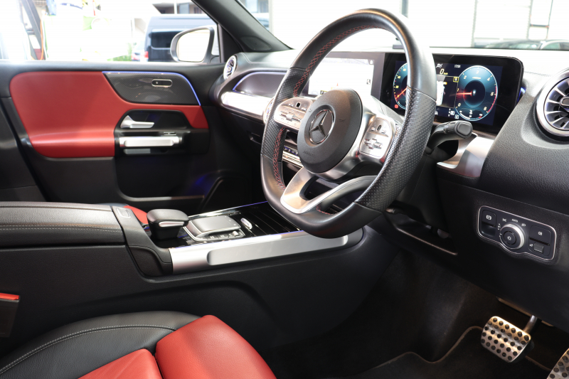メルセデスベンツ GLB GLB200d 4MATIC AMGﾗｲﾝ AMGﾚｻﾞｰｴｸｽｸﾙｰｼﾌﾞ&ﾚｰﾀﾞｰｾｰﾌﾃｨPKG　MEｺﾈｸﾄ ｷｰﾚｽｺﾞｰ 赤/黒本革 MBUXﾅﾋﾞTV BT音楽 360ｶﾒﾗ PTS LEDﾗｲﾄ 自動Rｹﾞｰﾄ AMGｴｱﾛ&19AW ﾀﾞｲﾅﾐｯｸｾﾚｸﾄ 8AT　2年保証