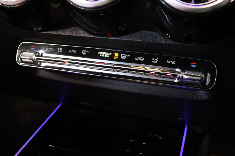 メルセデスベンツ GLB GLB200d 4MATIC AMGﾗｲﾝ AMGﾚｻﾞｰｴｸｽｸﾙｰｼﾌﾞ&ﾚｰﾀﾞｰｾｰﾌﾃｨPKG　MEｺﾈｸﾄ ｷｰﾚｽｺﾞｰ 赤/黒本革 MBUXﾅﾋﾞTV BT音楽 360ｶﾒﾗ PTS LEDﾗｲﾄ 自動Rｹﾞｰﾄ AMGｴｱﾛ&19AW ﾀﾞｲﾅﾐｯｸｾﾚｸﾄ 8AT　2年保証