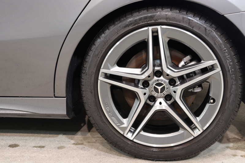 メルセデスベンツ Aクラス A250 4MATIC ｾﾀﾞﾝ AMGﾗｲﾝ ﾚｻﾞｰｴｸｽｸﾙｰｼﾌﾞ&ｱﾄﾞﾊﾞﾝｽﾄﾞ&ﾅﾋﾞｹﾞｰｼｮﾝ&ﾚｰﾀﾞｰｾｰﾌﾃｨPKG　ｷｰﾚｽｺﾞｰ 灰/黒本革 ﾊﾟﾉﾗﾏSR HUD MBUXﾅﾋﾞTV BT音楽 ｱﾄﾞﾊﾞﾝｽﾄﾞｻｳﾝﾄﾞ 360ｶﾒﾗ PTS LEDﾗｲﾄ AMGｴｱﾛ&18AW ﾜｲﾔﾚｽ充電 希少色ﾏｳﾝﾃﾝｸﾞﾚｰ　2年保証