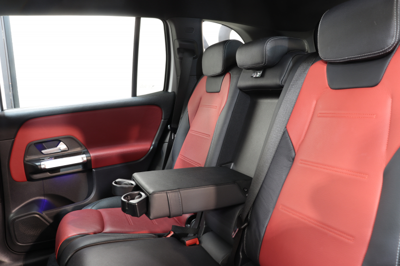 メルセデスベンツ GLB GLB200d 4MATIC AMGﾗｲﾝ AMGﾚｻﾞｰｴｸｽｸﾙｰｼﾌﾞ&ﾅﾋﾞｹﾞｰｼｮﾝ&ﾚｰﾀﾞｰｾｰﾌﾃｨPKG　1ｵｰﾅｰ 赤/黒本革 MBUXﾅﾋﾞTV BT音楽 360ｶﾒﾗ PTS LEDﾗｲﾄ 自動Rｹﾞｰﾄ AMGｴｱﾛ&19AW 8AT　2年保証