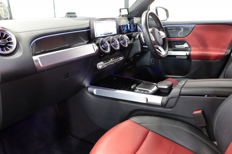 メルセデスベンツ GLB GLB200d 4MATIC AMGﾗｲﾝ AMGﾚｻﾞｰｴｸｽｸﾙｰｼﾌﾞ&ﾅﾋﾞｹﾞｰｼｮﾝ&ﾚｰﾀﾞｰｾｰﾌﾃｨPKG　1ｵｰﾅｰ 赤/黒本革 MBUXﾅﾋﾞTV BT音楽 360ｶﾒﾗ PTS LEDﾗｲﾄ 自動Rｹﾞｰﾄ AMGｴｱﾛ&19AW 8AT　2年保証