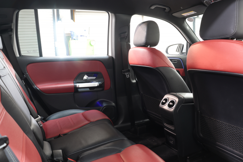 メルセデスベンツ GLB GLB200d 4MATIC AMGﾗｲﾝ AMGﾚｻﾞｰｴｸｽｸﾙｰｼﾌﾞ&ﾅﾋﾞｹﾞｰｼｮﾝ&ﾚｰﾀﾞｰｾｰﾌﾃｨPKG　1ｵｰﾅｰ 赤/黒本革 MBUXﾅﾋﾞTV BT音楽 360ｶﾒﾗ PTS LEDﾗｲﾄ 自動Rｹﾞｰﾄ AMGｴｱﾛ&19AW 8AT　2年保証