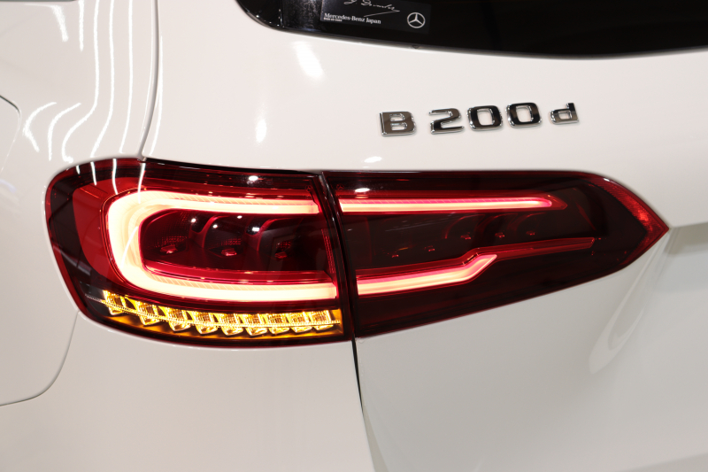 メルセデスベンツ Bクラス B200d AMGﾗｲﾝ ﾚｻﾞｰｴｸｽｸﾙｰｼﾌﾞ&ﾅﾋﾞｹﾞｰｼｮﾝ&ﾚｰﾀﾞｰｾｰﾌﾃｨPKG　ｷｰﾚｽｺﾞｰ 灰/黒本革 MBUXﾅﾋﾞTV BT音楽 Bｶﾒﾗ 自動Rｹﾞｰﾄ ﾊﾝｽﾞﾌﾘｰA AMGｴｱﾛ&18AW ﾜｲﾔﾚｽ充電 8AT　2年保証