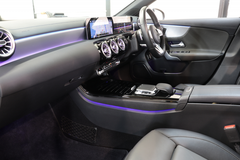 メルセデスベンツ Aクラス A250 4MATIC ｾﾀﾞﾝ AMGﾗｲﾝ AMGﾚｻﾞｰｴｸｽｸﾙｰｼﾌﾞ&ｱﾄﾞﾊﾞﾝｽﾄﾞ&ﾅﾋﾞｹﾞｰｼｮﾝ&ﾚｰﾀﾞｰｾｰﾌﾃｨPKG　ｷｰﾚｽｺﾞｰ 灰/黒本革 ﾊﾟﾉﾗﾏSR HUD MBUXﾅﾋﾞTV BT音楽 ｱﾄﾞﾊﾞﾝｽﾄﾞｻｳﾝﾄﾞ 360ｶﾒﾗ PTS LEDﾗｲﾄ ﾊﾝｽﾞﾌﾘｰA AMGｴｱﾛ&18AW ﾜｲﾔﾚｽ充電　2年保証