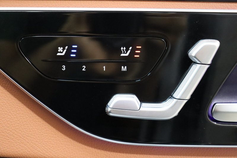 AMG Cクラス C43 ｽﾃｰｼｮﾝﾜｺﾞﾝ 4MATIC AMGﾅｲﾄ&ﾚｰﾀﾞｰｾｰﾌﾃｨPKG　BSG搭載 ｷｰﾚｽｺﾞｰ 茶/黒本革 ﾍﾞﾝﾁﾚｰﾀｰ ﾊﾟﾉﾗﾏSR ﾍｯﾄﾞｱｯﾌﾟD MBUXﾅﾋﾞTV ｽﾏﾎ連携 ﾌﾞﾙﾒｽﾀｰ 360ｶﾒﾗ PTS LEDﾗｲﾄ 自動ﾄﾗﾝｸ AMG専用装備&ﾁｭｰﾆﾝｸﾞ 9AT ﾘｱｱｸｽﾙｽﾃｱ　2年保証