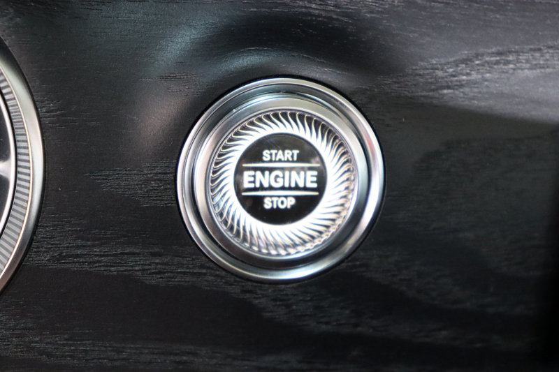 メルセデスベンツ Eクラス E200ｶﾌﾞﾘｵﾚ ｽﾎﾟｰﾂ ﾚｻﾞｰ&ﾚｰﾀﾞｰｾｰﾌﾃｨPKG　ｷｰﾚｽｺﾞｰ 赤/黒本革 ｴｱｽｶｰﾌ 赤幌 ﾍｯﾄﾞｱｯﾌﾟD HDDﾅﾋﾞTV ｽﾏﾎ連携 ﾌﾞﾙﾒｽﾀｰ 360ｶﾒﾗ PTS LEDﾗｲﾄ AMGｴｱﾛ&19AW ﾀﾞｲﾅﾐｯｸS ﾄﾞﾗﾌﾄｽﾄｯﾌﾟ 9AT　2年保証