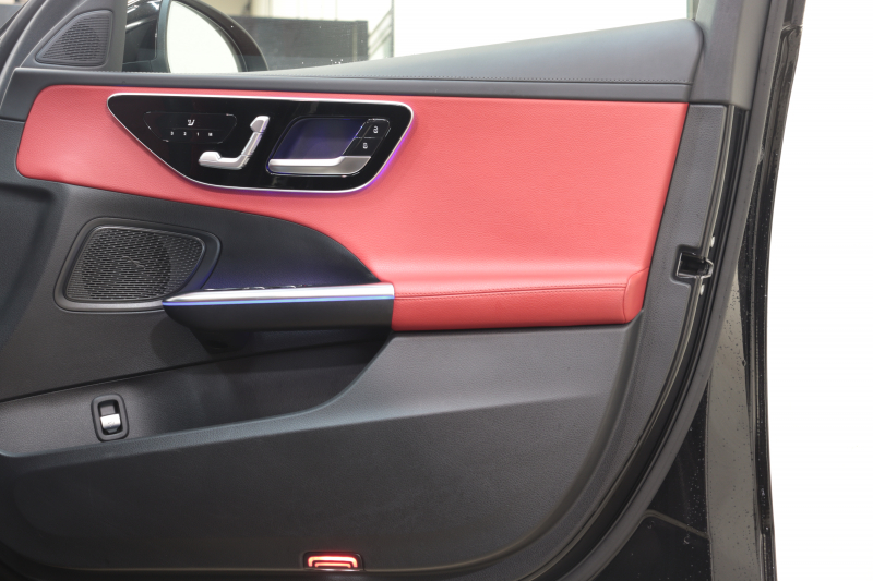 メルセデスベンツ Cクラス C220d ｽﾃｰｼｮﾝﾜｺﾞﾝ AVG AMGﾗｲﾝ ﾚｻﾞｰｴｸｽｸﾙｰｼﾌﾞ&ﾍﾞｰｼｯｸ&ﾚｰﾀﾞｰｾｰﾌﾃｨPKG　ISG搭載 ｷｰﾚｽｺﾞｰ 赤/黒本革 ﾊﾟﾉﾗﾏSR ﾍｯﾄﾞｱｯﾌﾟD MBUXﾅﾋﾞTV&ARﾅﾋﾞ ｽﾏﾎ連携 360ｶﾒﾗ PTS LEDﾗｲﾄ 自動Rｹﾞｰﾄ AMGｴｱﾛ&18AW ﾜｲﾔﾚｽ充電 9AT　2年保証