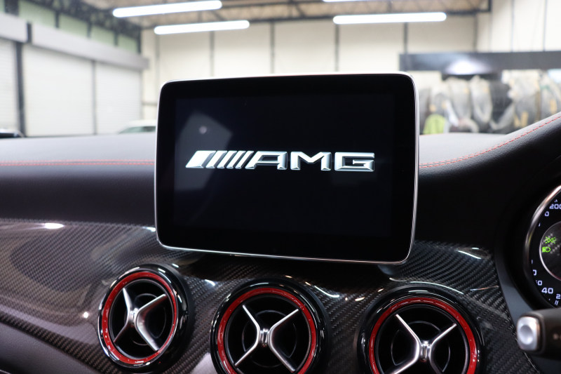 AMG GLA GLA45 4MATIC AMGﾚｻﾞｰｴｸｽｸﾙｰｼﾌﾞ&AMGｶｰﾎﾞﾝ&ﾍﾞｰｼｯｸ&ﾚｰﾀﾞｰｾｰﾌﾃｨPKG　中期 ｷｰﾚｽｺﾞｰ 黒本革 HDDﾅﾋﾞTV ﾊﾞｯｸｶﾒﾗ PTS ｷｾﾉﾝﾗｲﾄ 自動Rｹﾞｰﾄ AMG専用装備&ﾁｭｰﾆﾝｸﾞ AMGｴｱﾛ&19AW 7AT　2年保証