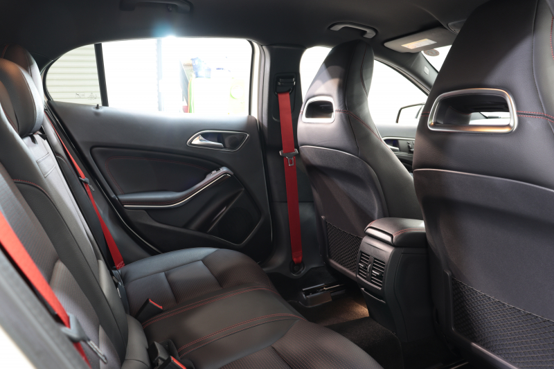AMG GLA GLA45 4MATIC AMGﾚｻﾞｰｴｸｽｸﾙｰｼﾌﾞ&AMGｶｰﾎﾞﾝ&ﾍﾞｰｼｯｸ&ﾚｰﾀﾞｰｾｰﾌﾃｨPKG　中期 ｷｰﾚｽｺﾞｰ 黒本革 HDDﾅﾋﾞTV ﾊﾞｯｸｶﾒﾗ PTS ｷｾﾉﾝﾗｲﾄ 自動Rｹﾞｰﾄ AMG専用装備&ﾁｭｰﾆﾝｸﾞ AMGｴｱﾛ&19AW 7AT　2年保証
