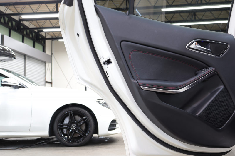 AMG GLA GLA45 4MATIC AMGﾚｻﾞｰｴｸｽｸﾙｰｼﾌﾞ&AMGｶｰﾎﾞﾝ&ﾍﾞｰｼｯｸ&ﾚｰﾀﾞｰｾｰﾌﾃｨPKG　中期 ｷｰﾚｽｺﾞｰ 黒本革 HDDﾅﾋﾞTV ﾊﾞｯｸｶﾒﾗ PTS ｷｾﾉﾝﾗｲﾄ 自動Rｹﾞｰﾄ AMG専用装備&ﾁｭｰﾆﾝｸﾞ AMGｴｱﾛ&19AW 7AT　2年保証
