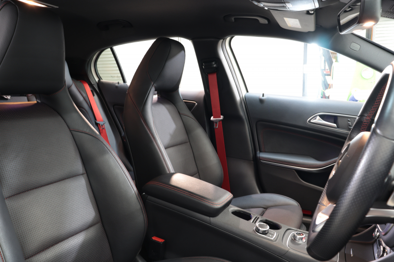 AMG GLA GLA45 4MATIC AMGﾚｻﾞｰｴｸｽｸﾙｰｼﾌﾞ&AMGｶｰﾎﾞﾝ&ﾍﾞｰｼｯｸ&ﾚｰﾀﾞｰｾｰﾌﾃｨPKG　中期 ｷｰﾚｽｺﾞｰ 黒本革 HDDﾅﾋﾞTV ﾊﾞｯｸｶﾒﾗ PTS ｷｾﾉﾝﾗｲﾄ 自動Rｹﾞｰﾄ AMG専用装備&ﾁｭｰﾆﾝｸﾞ AMGｴｱﾛ&19AW 7AT　2年保証
