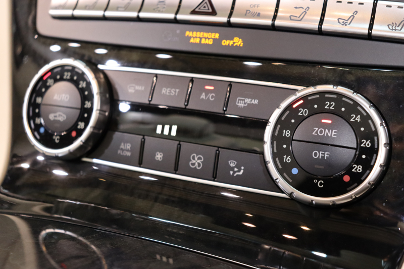 メルセデスベンツ SLクラス SL400 AMGｽﾀｲﾘﾝｸﾞ&ﾚｰﾀﾞｰｾｰﾌﾃｨPKG　後期 ｷｰﾚｽｺﾞｰ 白本革 ｴｱｽｶｰﾌ ｼｰﾄﾋｰﾀｰ ﾍﾞﾝﾁﾚｰﾀｰ ﾊﾟﾉﾗﾐｯｸﾊﾞﾘｵﾙｰﾌ HDDﾅﾋﾞTV ｽﾏﾎ連携 BT音楽 PTS DSRC LEDﾍｯﾄﾞﾗｲﾄ AMGｴｱﾛ&19AW ABCｻｽ 希少色ﾌﾞﾘﾘｱﾝﾄﾌﾞﾙｰ　2年保証