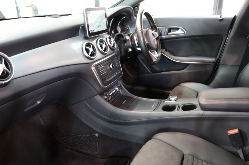 メルセデスベンツ CLAクラス CLA180 ｼｭｰﾃｨﾝｸﾞﾌﾞﾚｰｸ ｽﾎﾟｰﾂ ﾚｰﾀﾞｰｾｰﾌﾃｨPKG　中期 ｷｰﾚｽｺﾞｰ ﾌﾞﾗｯｸﾚｻﾞｰDINAMICAｼｰﾄ ｼｰﾄﾋｰﾀｰ HDDﾅﾋﾞTV ｽﾏﾎ連携 Bｶﾒﾗ PTS DSRC ｷｾﾉﾝﾗｲﾄ 自動Rｹﾞｰﾄ AMGｴｱﾛ&18AW 7AT　2年保証