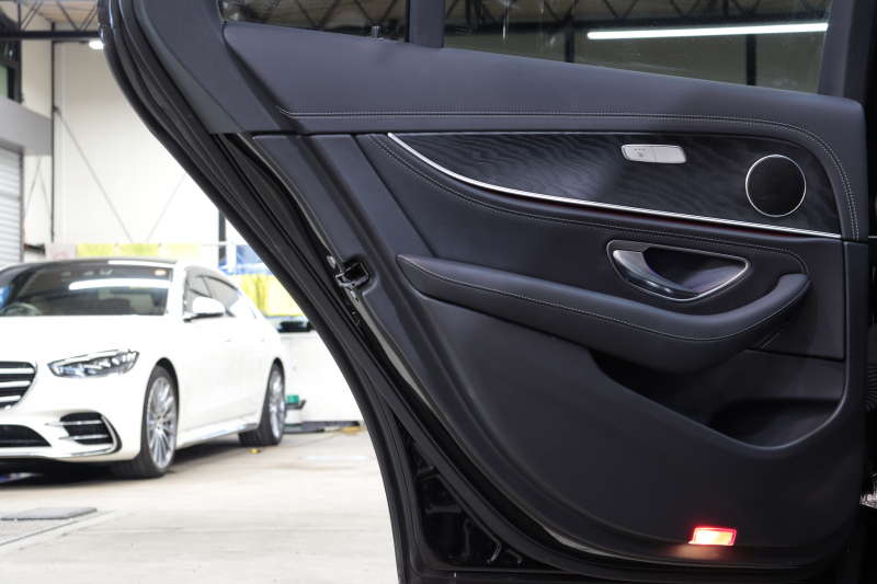 メルセデスベンツ Eクラス E220d ｽﾎﾟｰﾂ AMGﾗｲﾝｲﾝﾃﾘｱ&ﾚｰﾀﾞｰｾｰﾌﾃｨPKG　BSG搭載 後期 1ｵｰﾅｰ ｷｰﾚｽｺﾞｰ 黒本革 ﾊﾟﾉﾗﾏSR ﾍｯﾄﾞｱｯﾌﾟD MBUXﾅﾋﾞTV ｽﾏﾎ連携 360ｶﾒﾗ PTS LEDﾗｲﾄ AMGｴｱﾛ&19AW ﾜｲﾔﾚｽ充電 TVｷｬﾝｾﾗｰ 9AT　2年保証